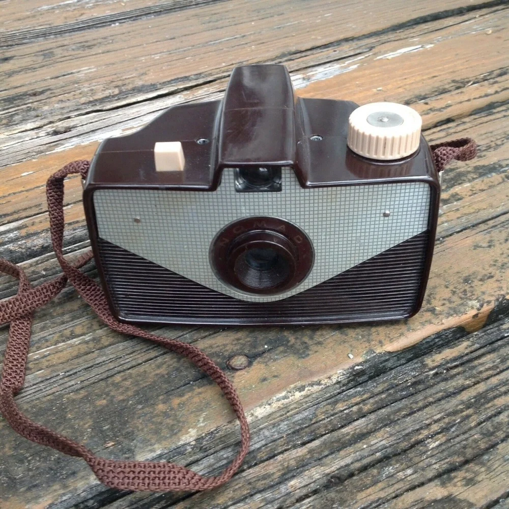 Sawyers Nomad 127 Camera Brown Silver Bakelite Photography Vintage 50s 60s